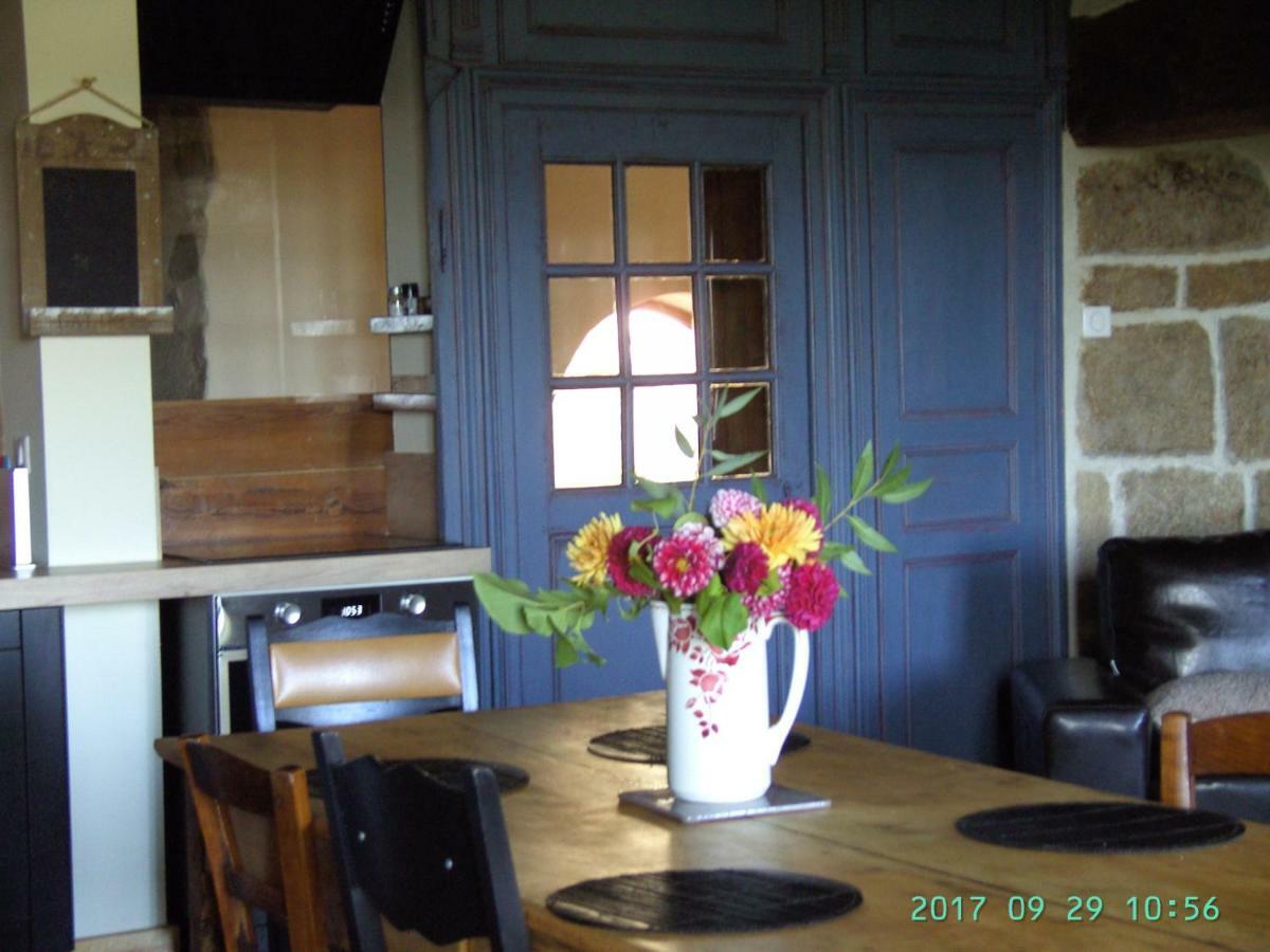 La Fontaine Bed & Breakfast Saint-Georges-en-Couzan Exterior photo